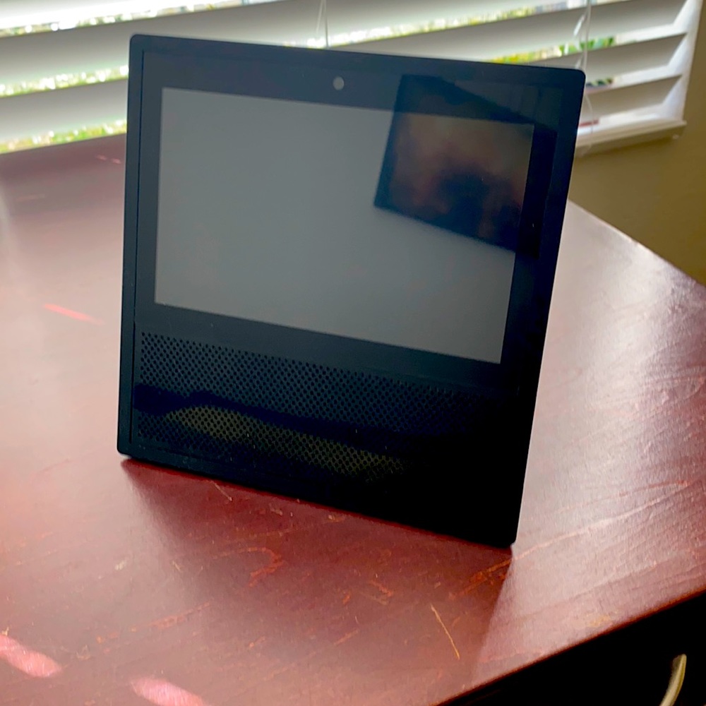 1st generation Amazon Echo show with cable